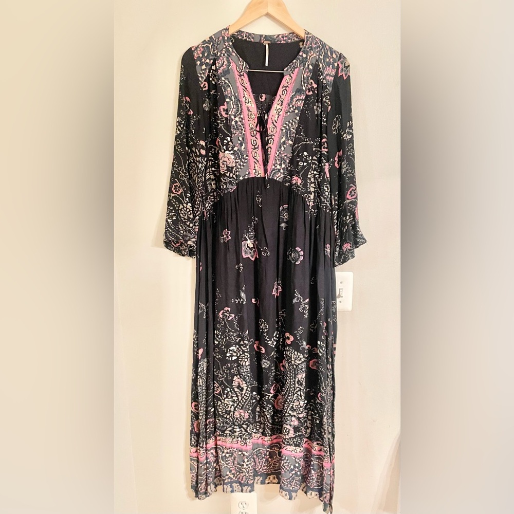 Free people “If you only knew “ maxi dress w/leg slits and tie neck size small - Picture 5 of 15